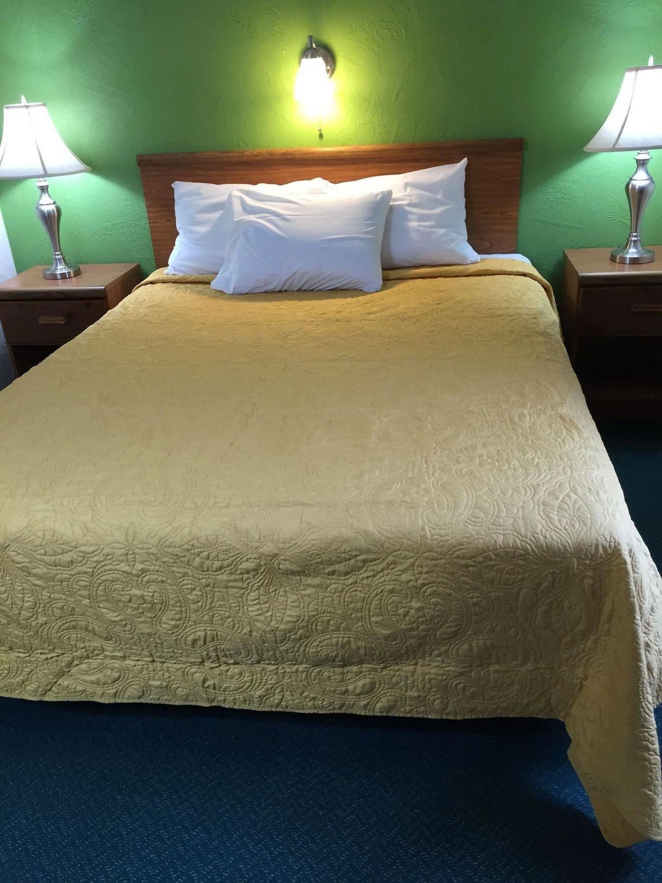 East Street Inn & Suites Tipton エクステリア 写真
