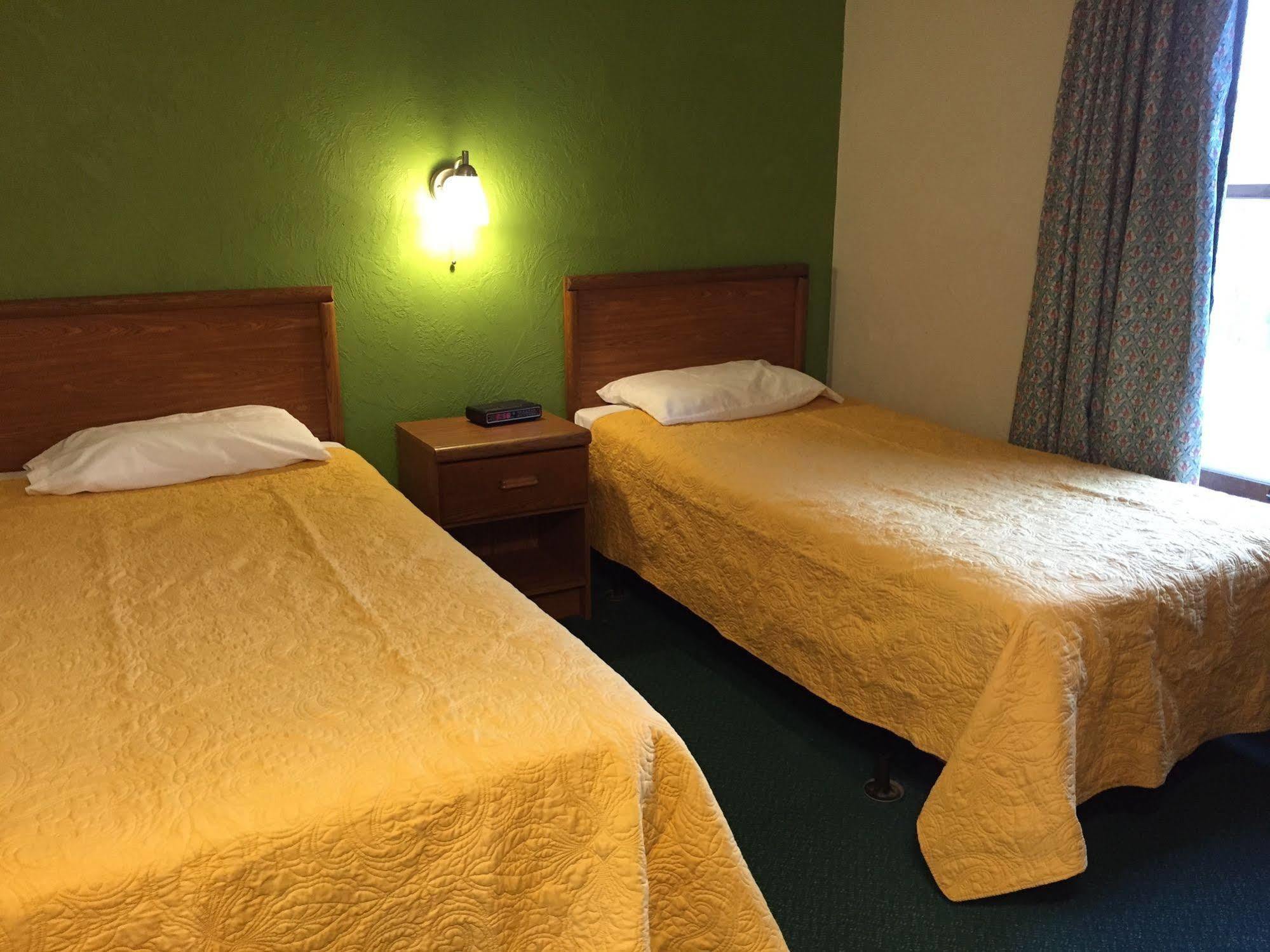 East Street Inn & Suites Tipton エクステリア 写真