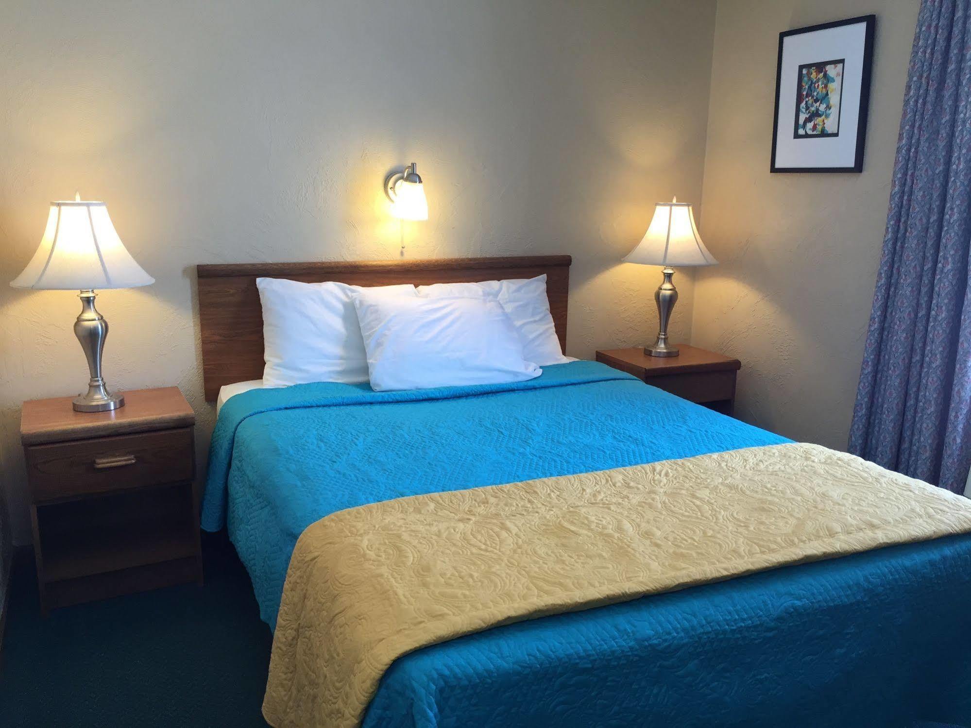 East Street Inn & Suites Tipton エクステリア 写真